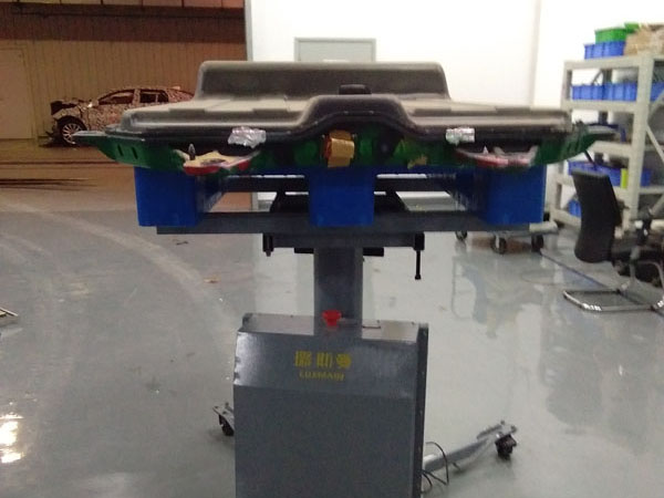 新能源汽车动力电池拆装举升机